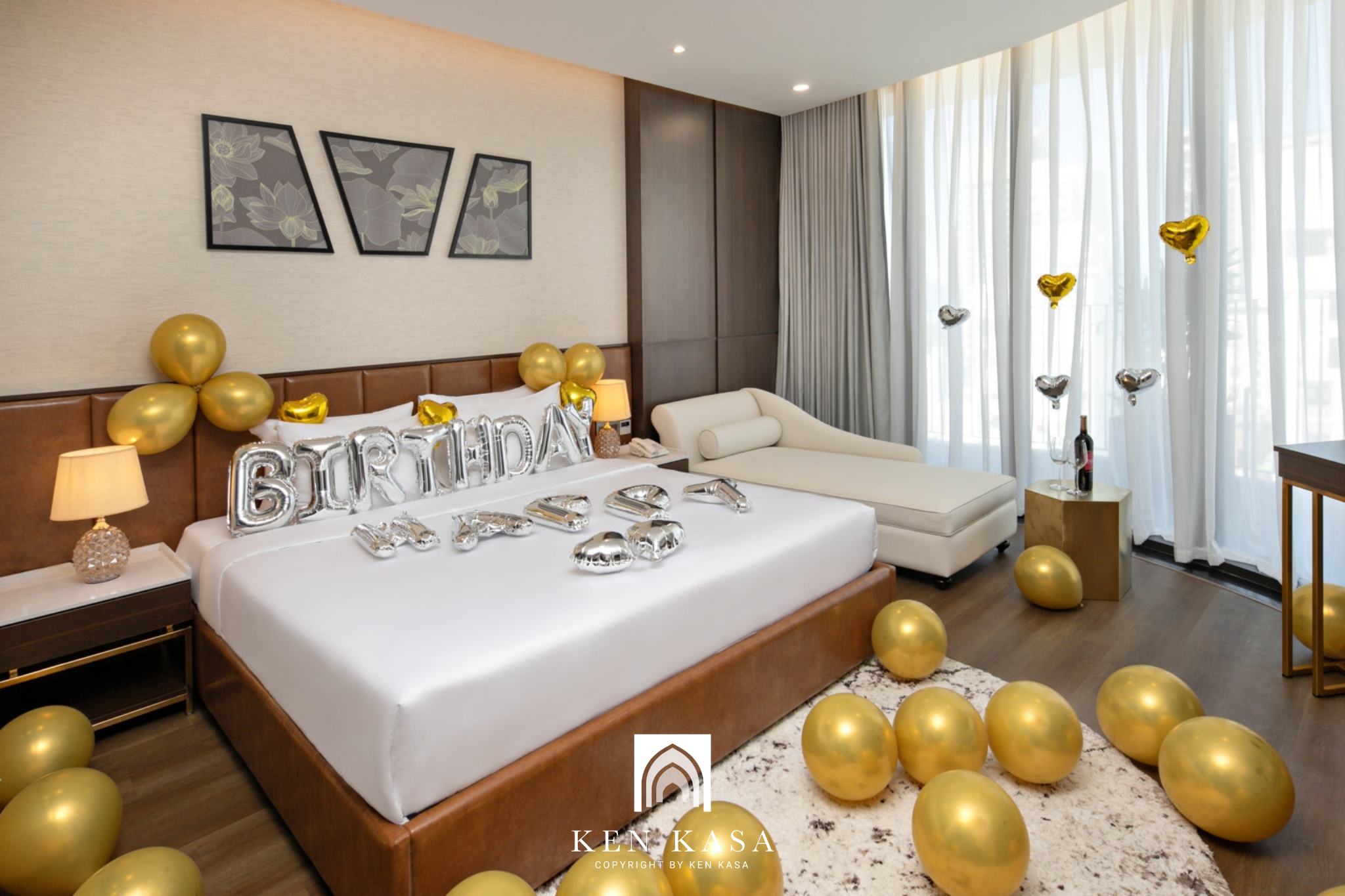 không gian phòng ngủ của Golden Lotus Grand Hotel